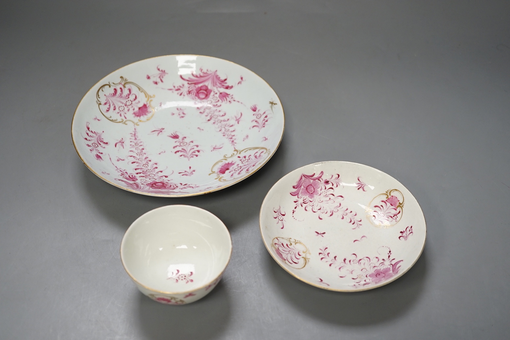Worcester Meissen style teawares with puce flowers a teabowl and saucer, and a saucer shaped dish c. 1765
